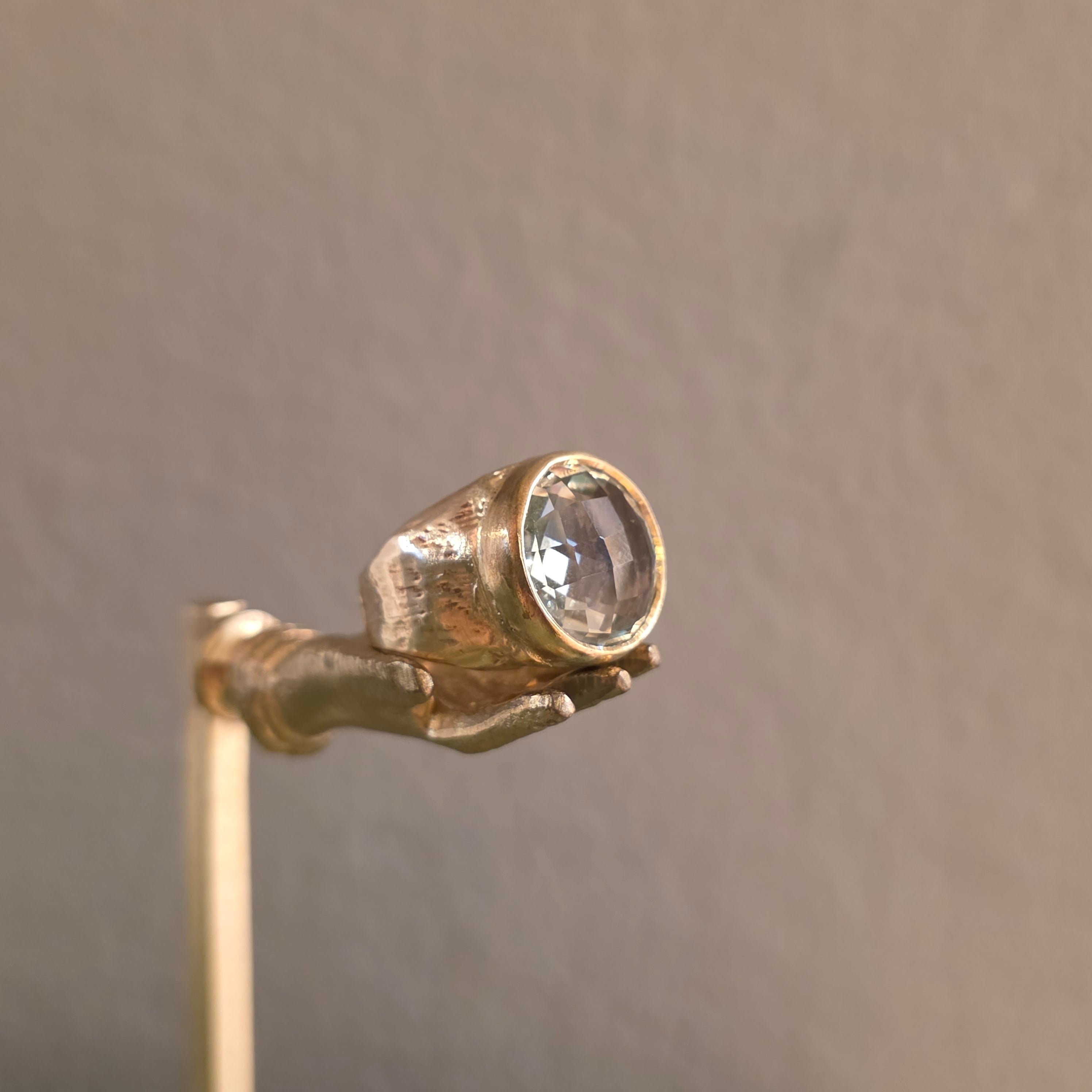 Anello in bronzo giallo e ametista verde