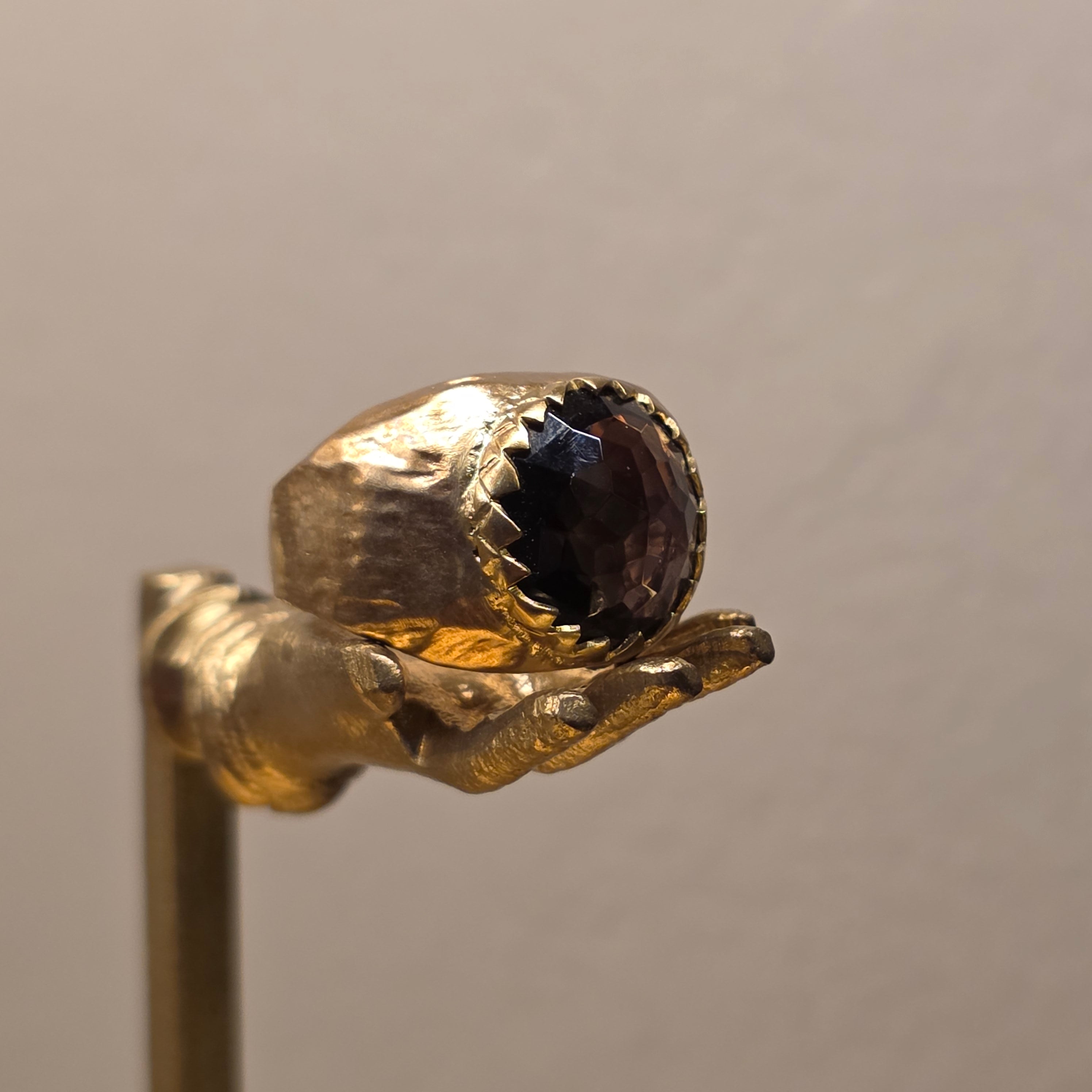 Anello in bronzo giallo e quarzo fumè
